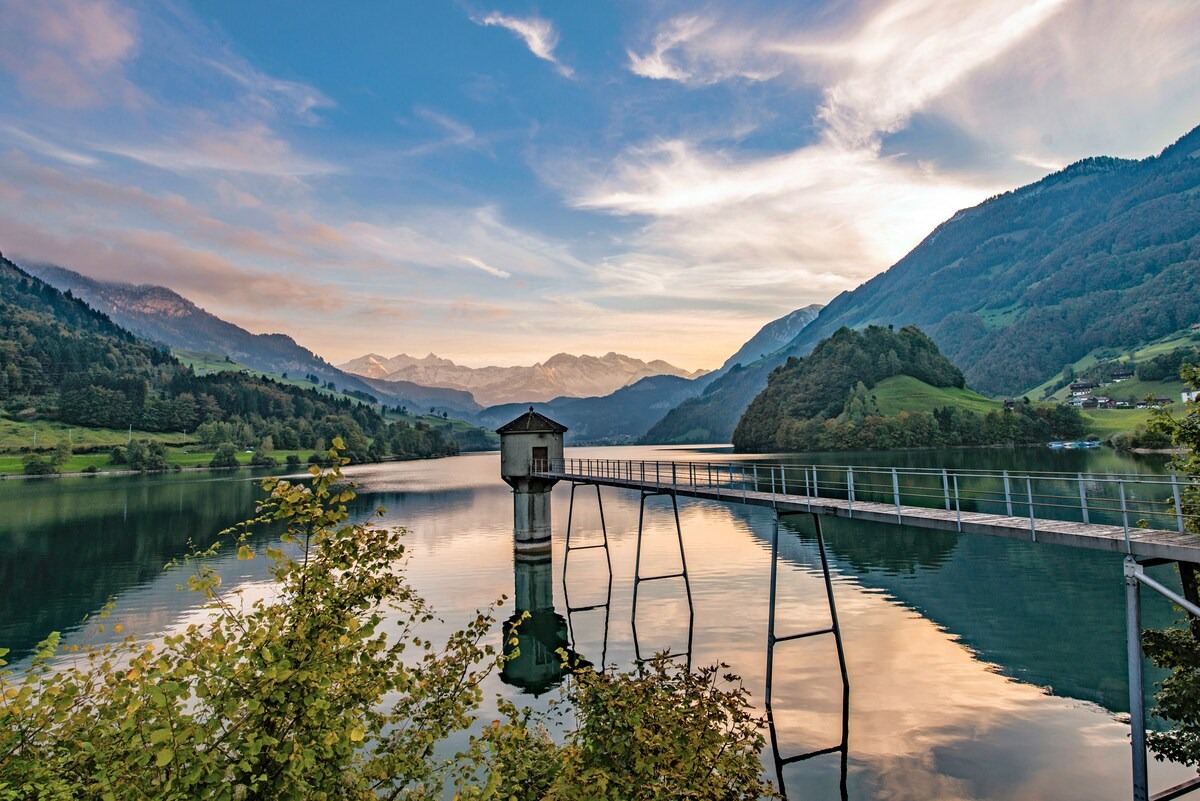 Luxury Lake & Mountain Apartment with Private Garden