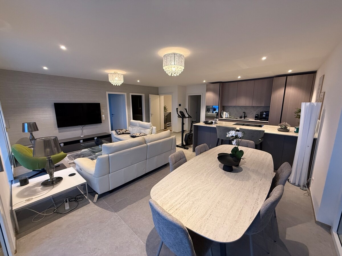 Luxury Lake Geneva Apartment with Panoramic Terrace & Garden
