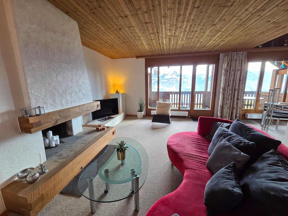 Cozy Mountain View Apartment with Balcony & Lake Panorama in Sarnen