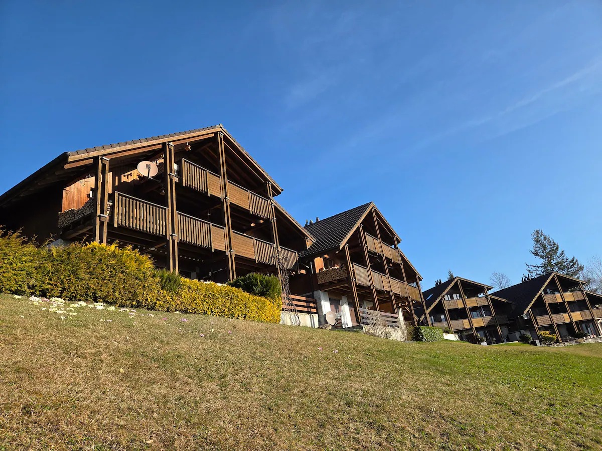 Cozy Mountain View Apartment with Balcony & Lake Panorama in Sarnen