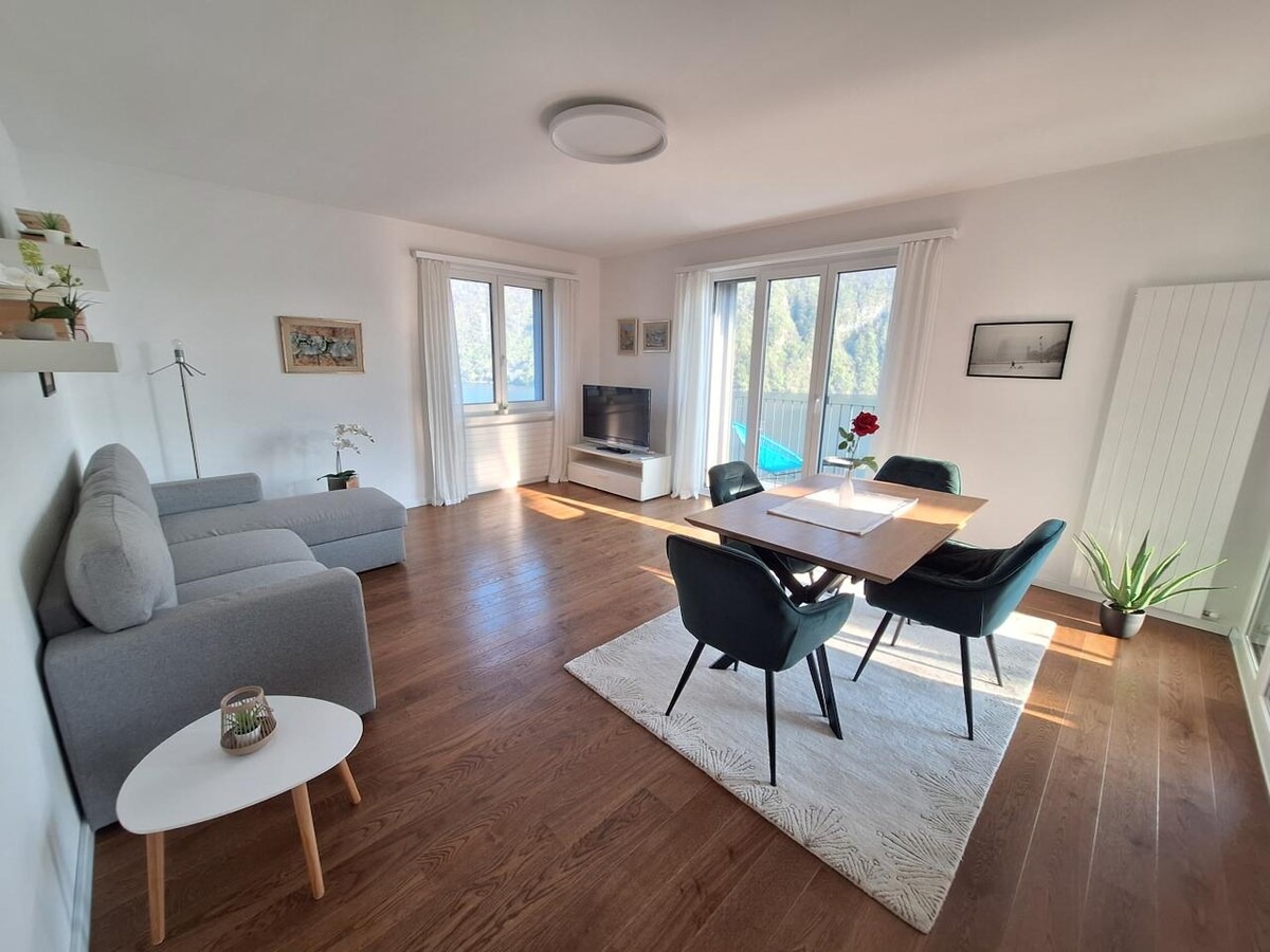 Elegant Lake View Apartment with Panoramic Terraces