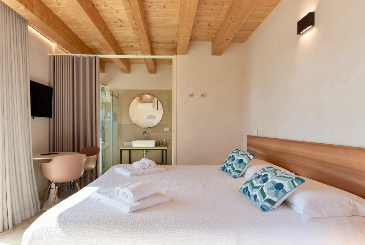 Luxury Panoramic Suite with Private Terrace in Historic Ragusa Ibla