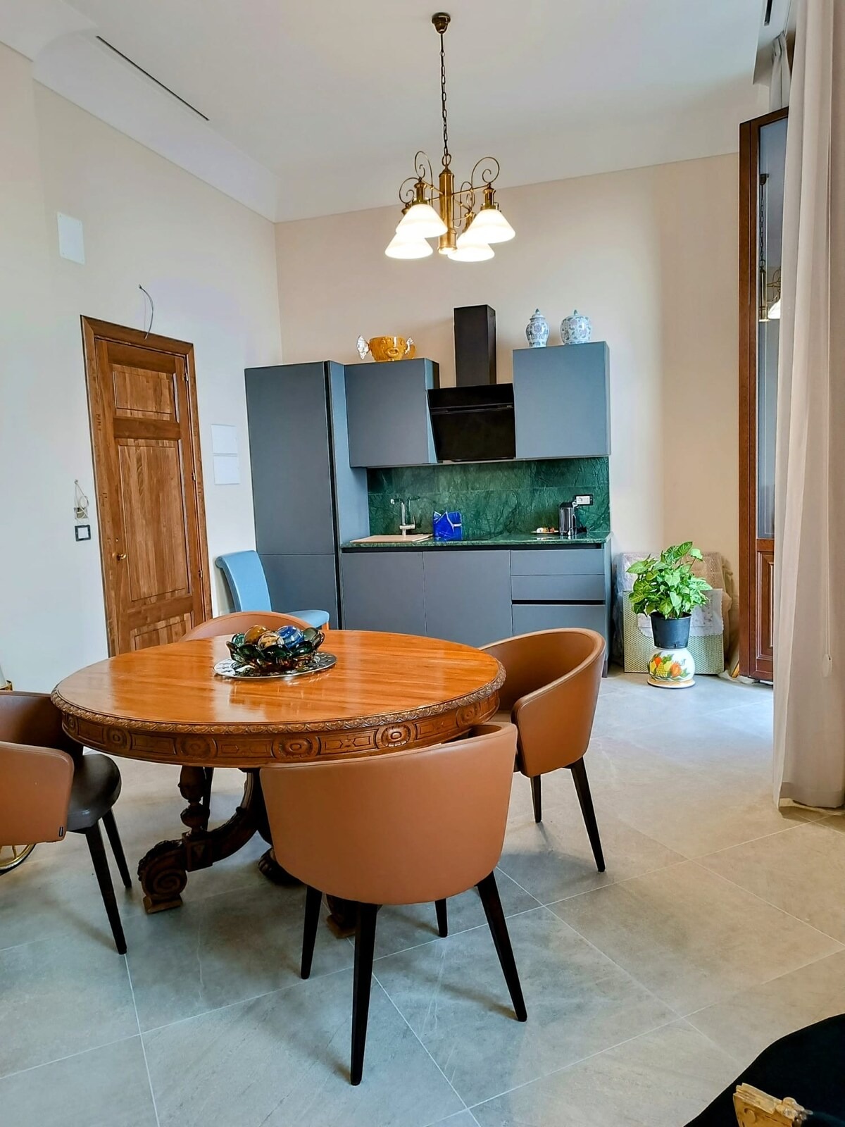 Elegant Apartment with Sea Views in the Heart of Taormina