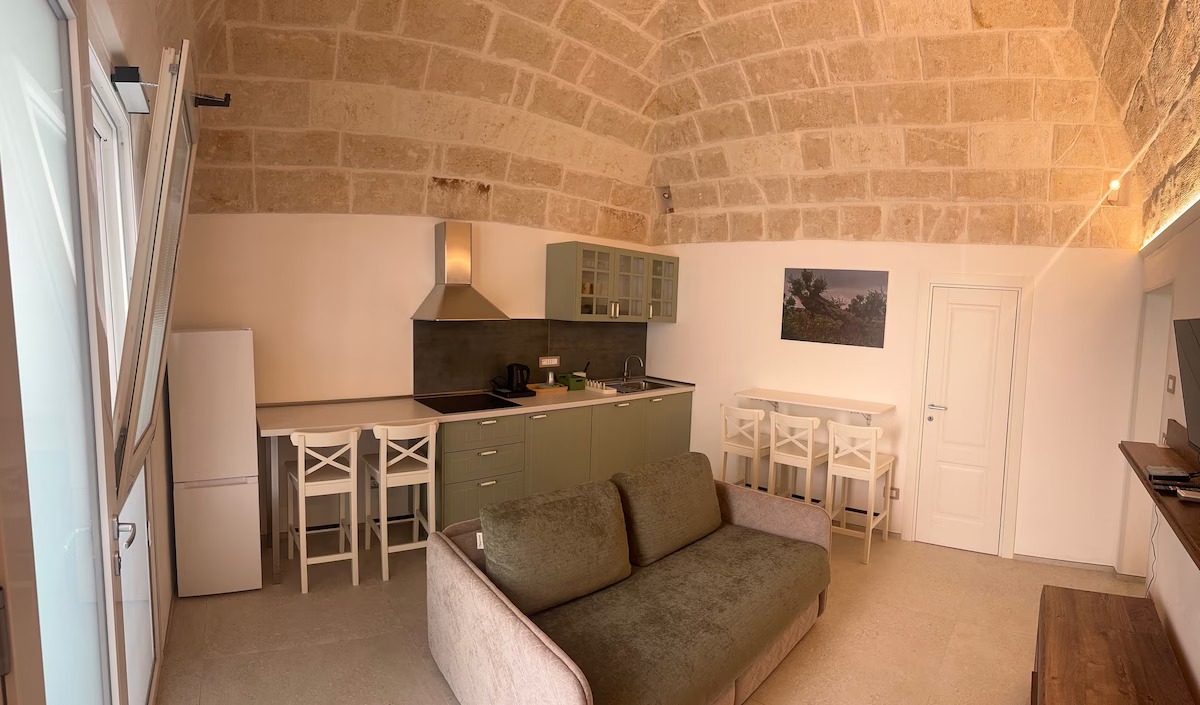 Apartment with Private Jacuzzi in the Heart of Monopoli