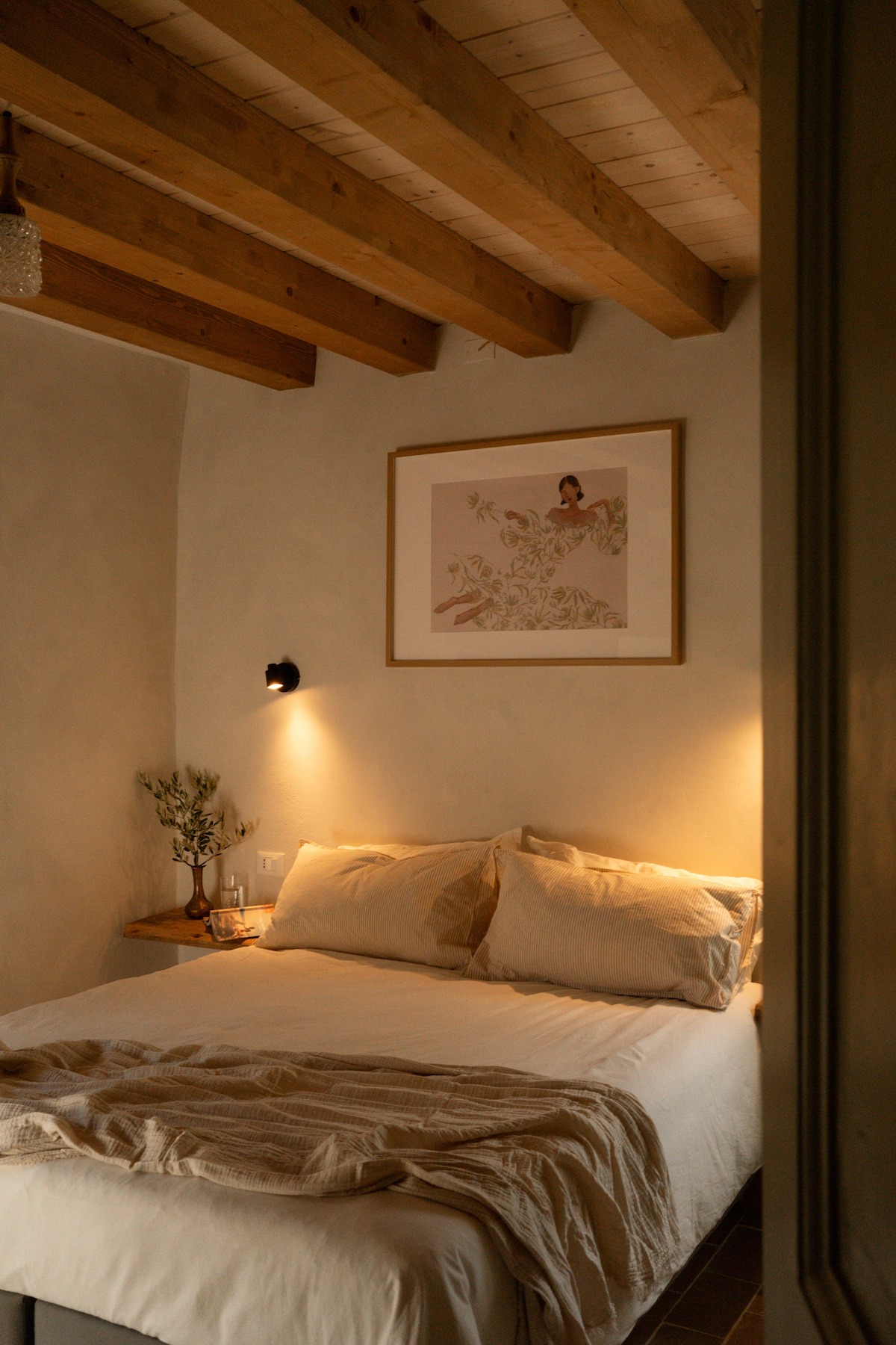 Boutique Vineyard Cottage with Panoramic Mountain Views in Tuscany