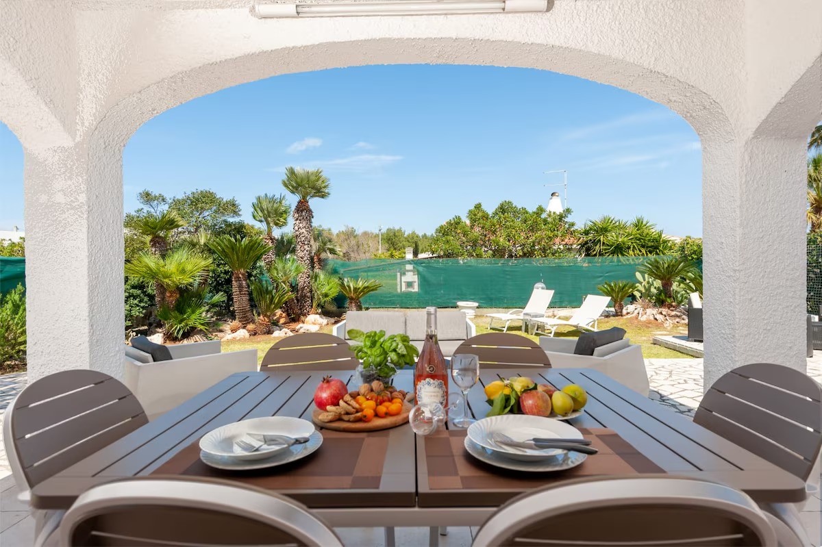 Holiday Home with Private Jacuzzi Near the Beaches of Puglia