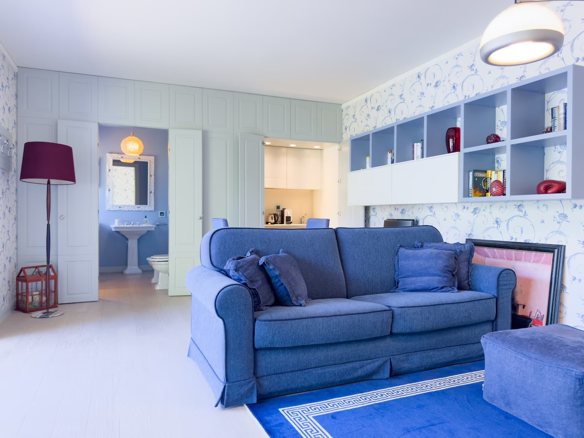 Elegant Lake Como Apartment with Panoramic Terrace & Private Parking