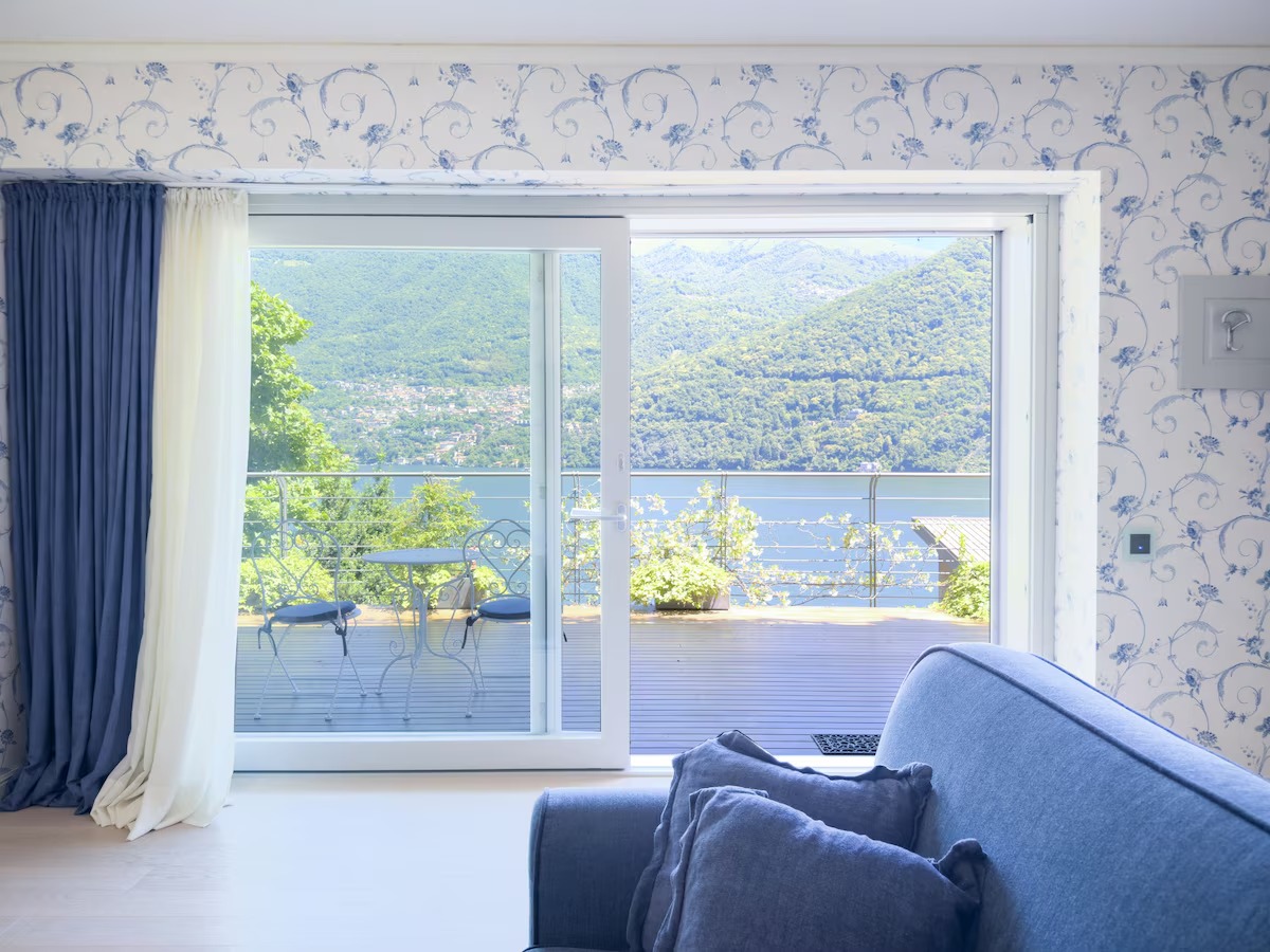 Elegant Lake Como Apartment with Panoramic Terrace & Private Parking