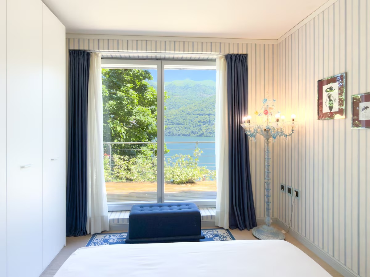 Elegant Lake Como Apartment with Panoramic Terrace & Private Parking