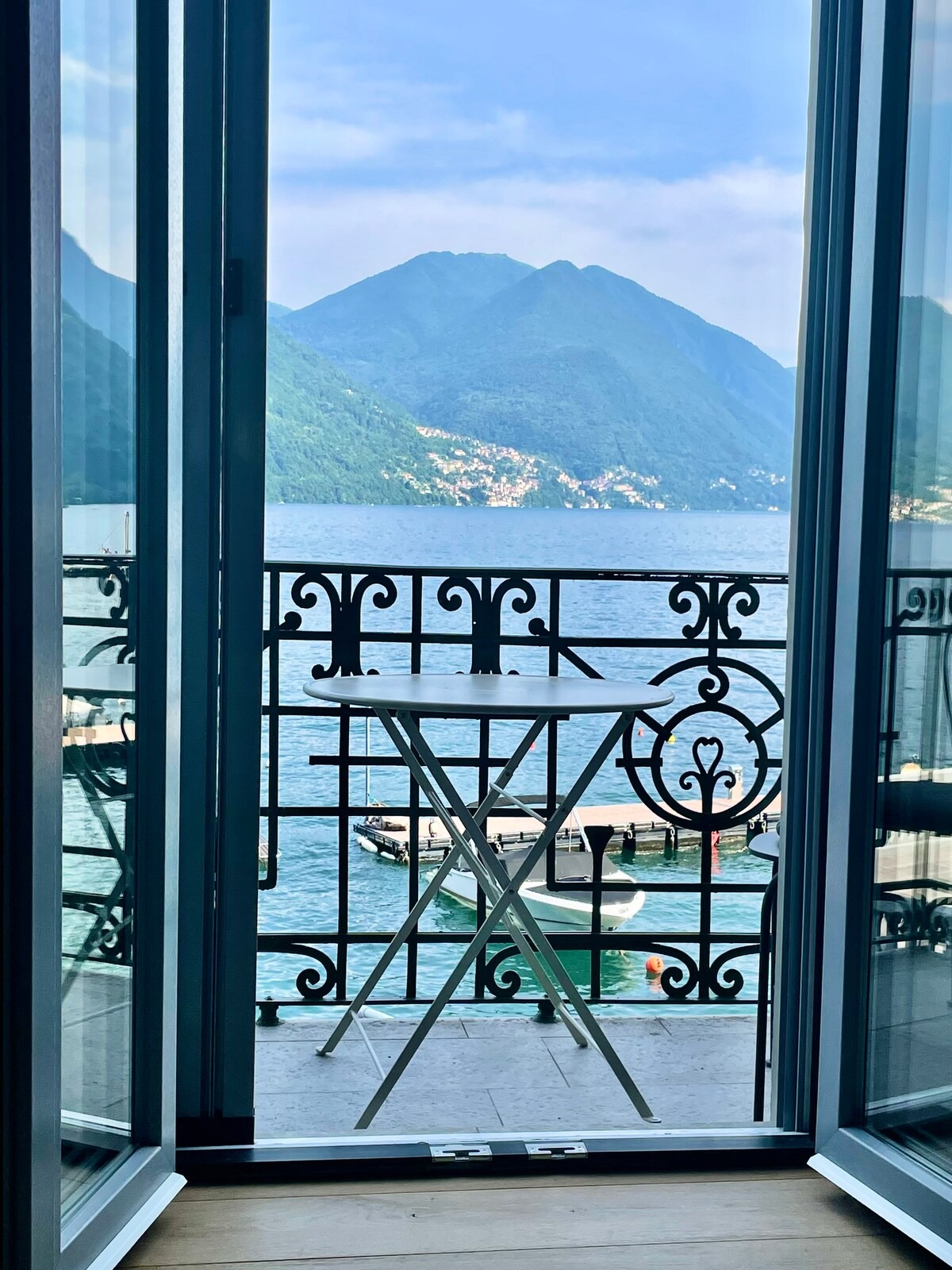 Lakefront Apartment with Private Access on Lake Como