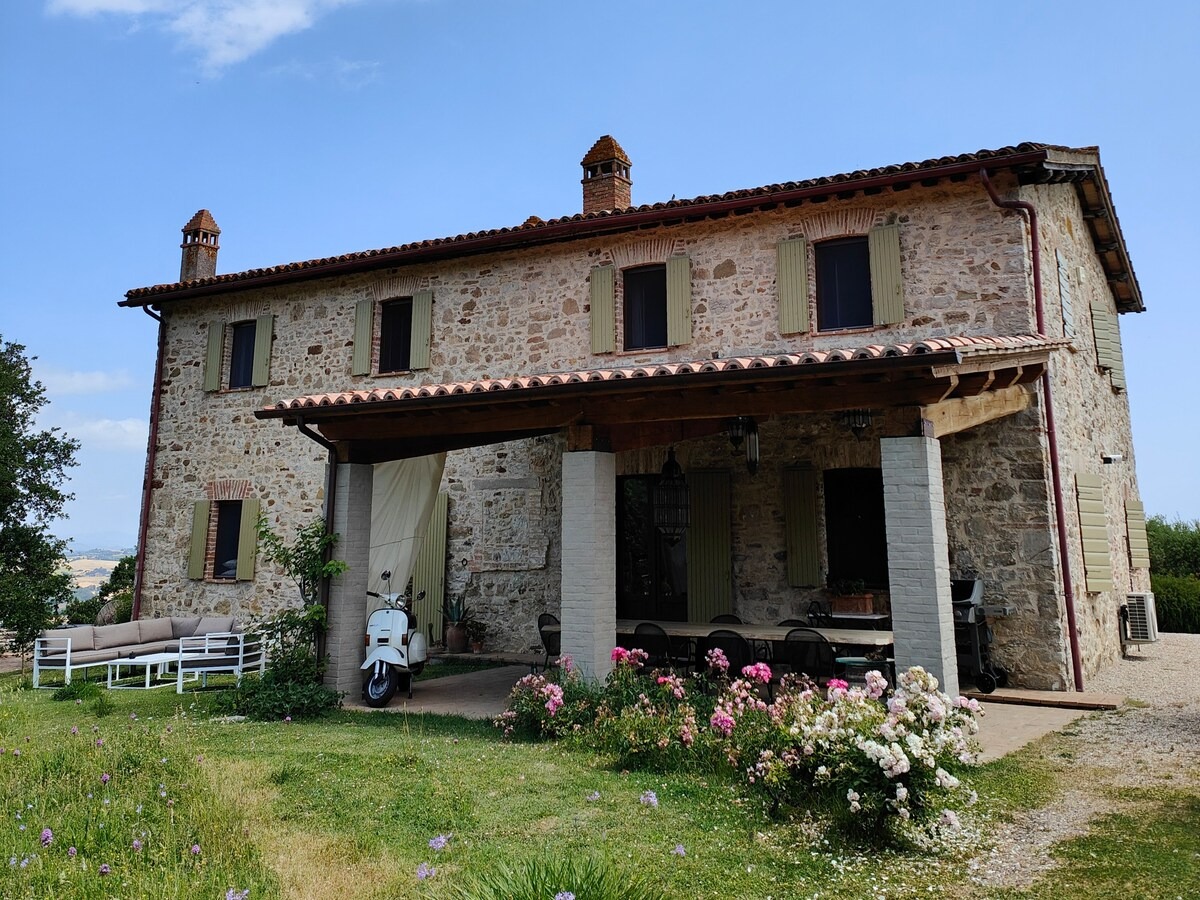 Historic Umbrian Villa with Pool, Olive Grove & Panoramic Valley Views