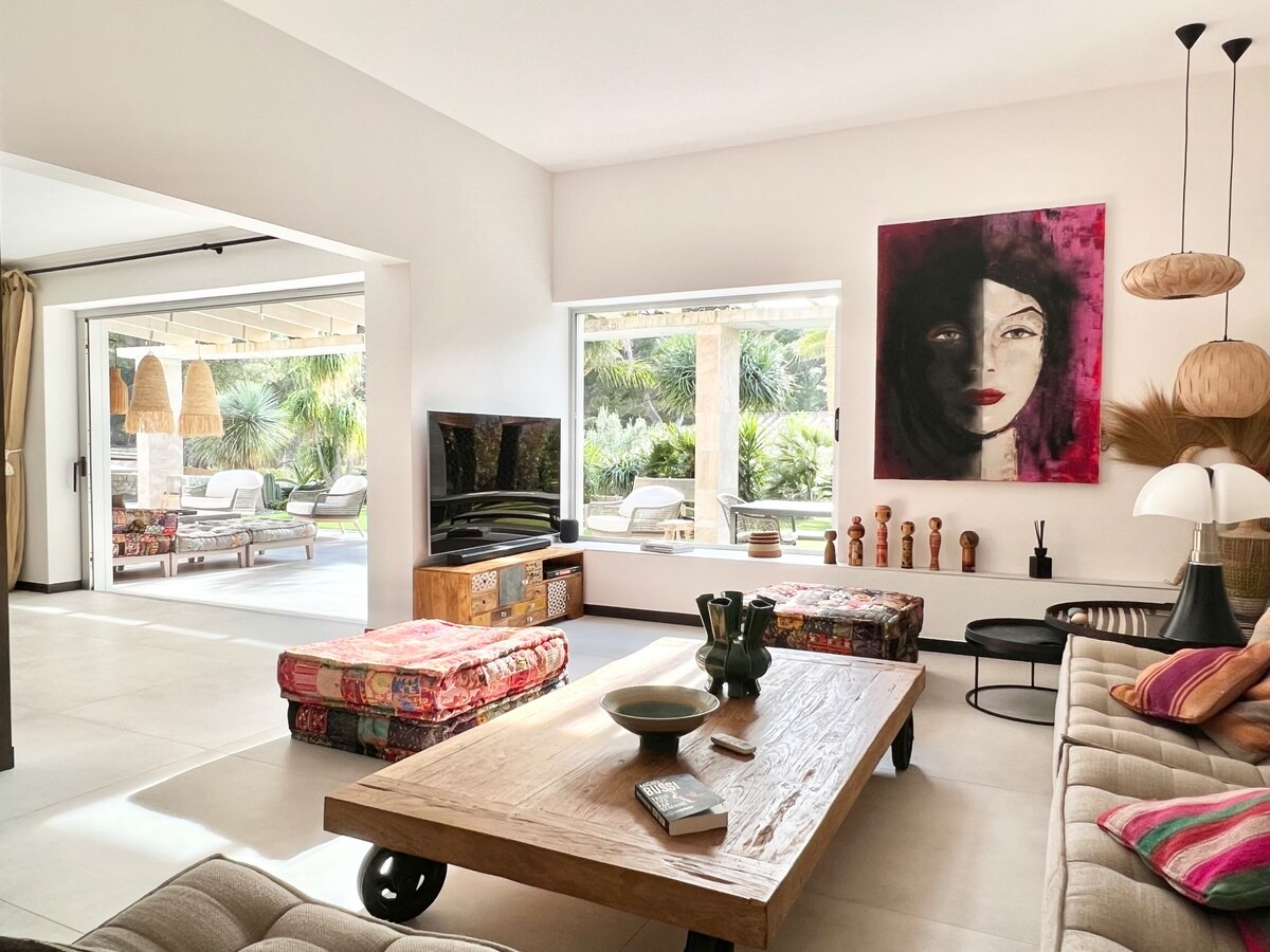 Luxury Menorca Villa with Heated Pool & Tropical Garden