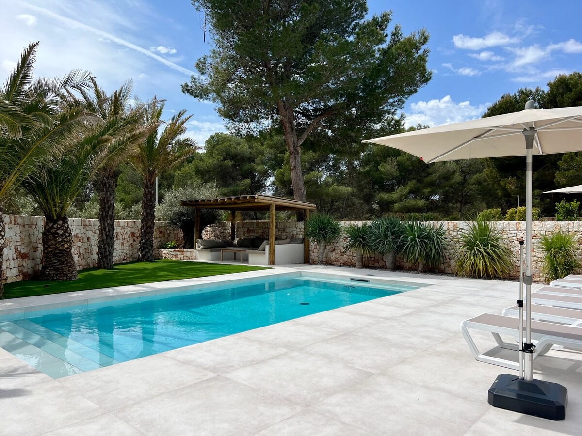 Luxury Menorca Villa with Heated Pool & Tropical Garden