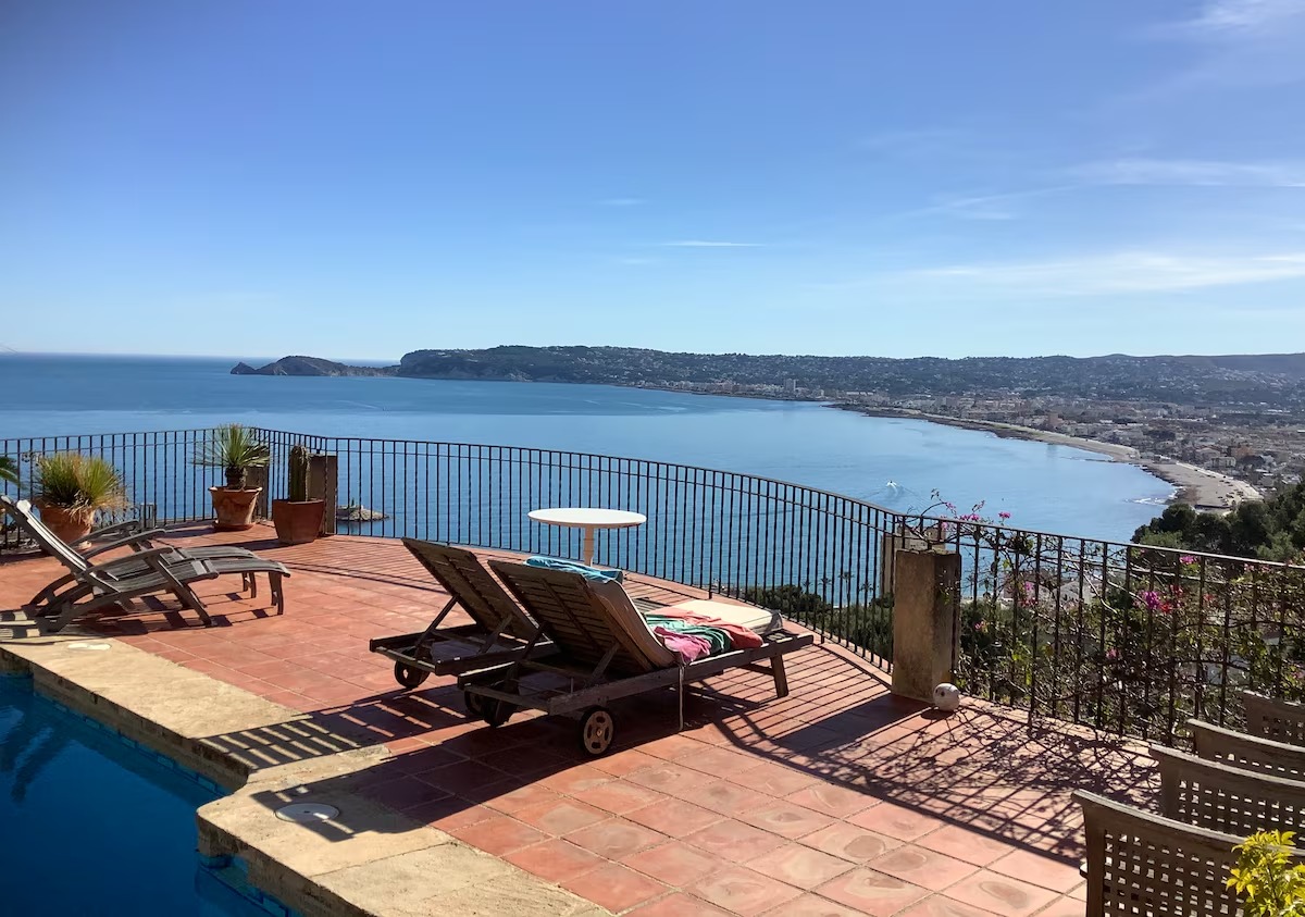 Luxury Sea View Villa with Private Pool & Panoramic Bay Views