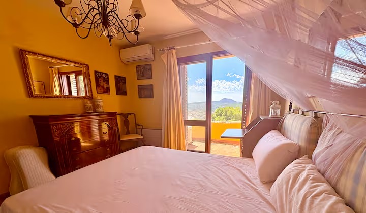 Luxury Sea View Villa with Private Pool & Panoramic Bay Views